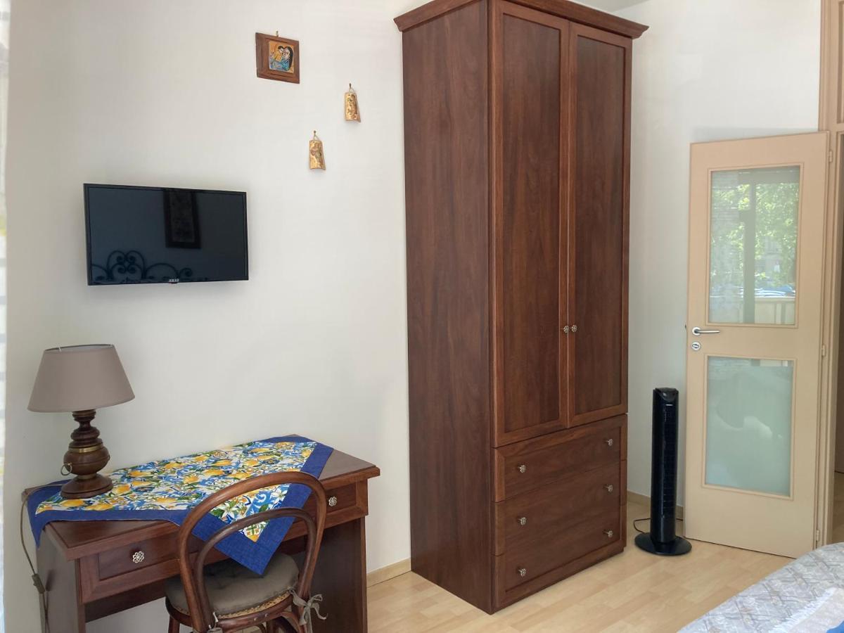 Casa Vacanza Brezza Di Maestrale Salerno Exterior foto