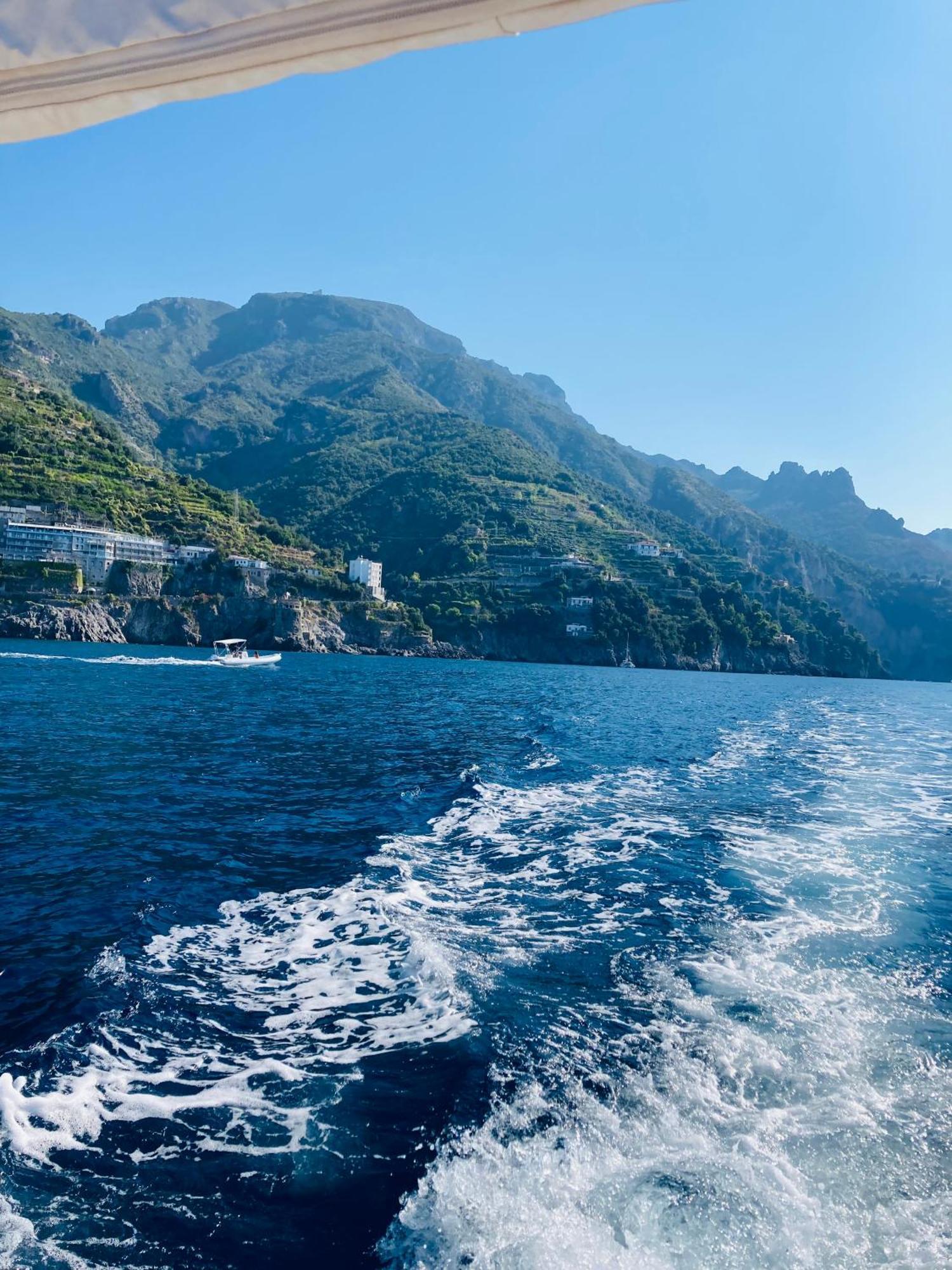 Casa Vacanza Brezza Di Maestrale Salerno Exterior foto