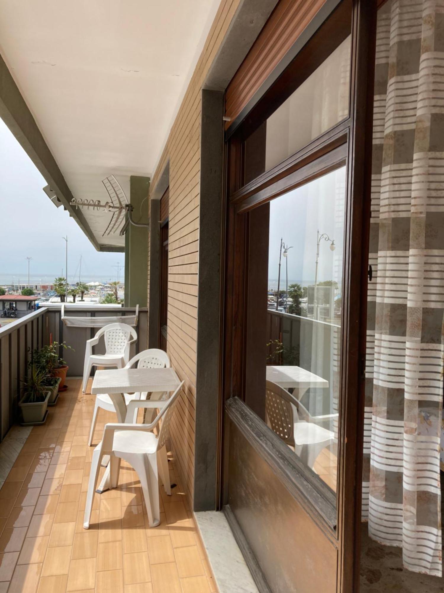 Casa Vacanza Brezza Di Maestrale Salerno Exterior foto